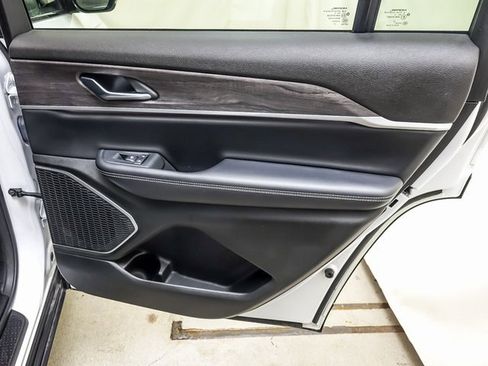 Used 2022 Jeep Grand Cherokee L Limited image 29