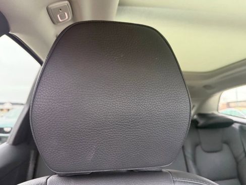 Used 2024 Volvo XC60 B5 Plus image 33