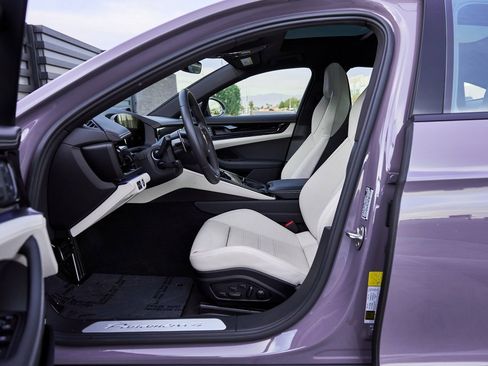 Used 2025 Porsche Panamera 4 w/ Premium Package image 36