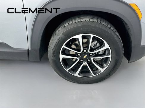 Used 2025 Chevrolet TrailBlazer LT AWD/4WD image 34