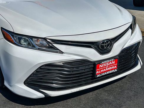Used 2018 Toyota Camry LE FWD image 5