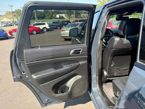 Used 2018 Jeep Grand Cherokee Altitude AWD/4WD image 22