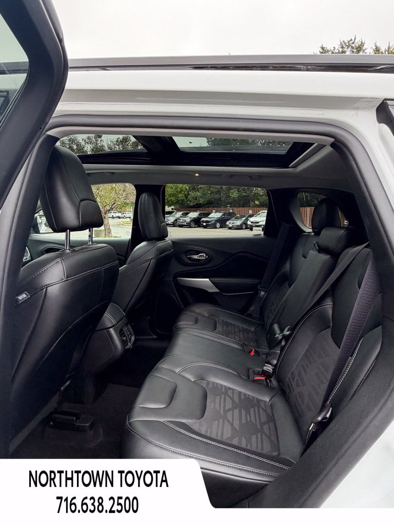 Used 2022 Jeep Cherokee Latitude w/ Sun & Sound Group AWD/4WD image 14
