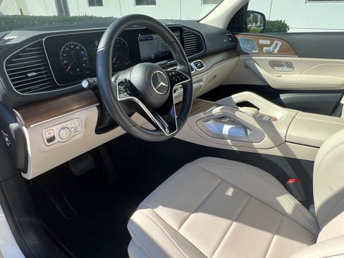 Used 2024 Mercedes-Benz GLS 450 4MATIC image 16