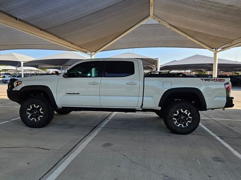 Used 2021 Toyota Tacoma TRD Off-Road w/ TRD Premium Off Road Package AWD/4WD image 8