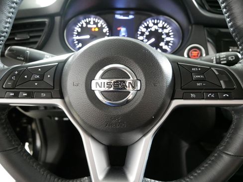 Used 2017 Nissan Rogue SV w/ Midnight Edition Package image 25