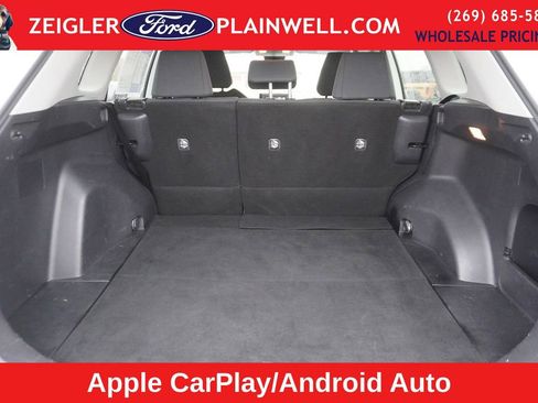 Used 2021 Toyota RAV4 LE image 10