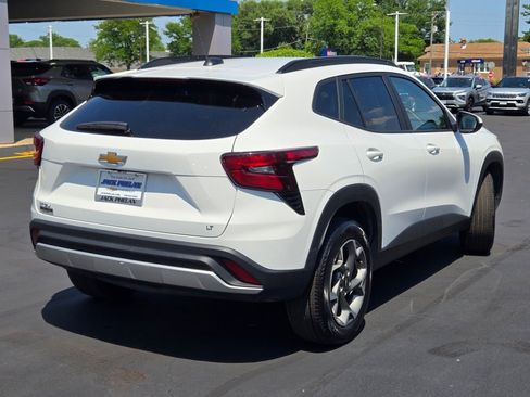 Certified 2025 Chevrolet Trax LT w/ LT Convenience Package FWD image 10