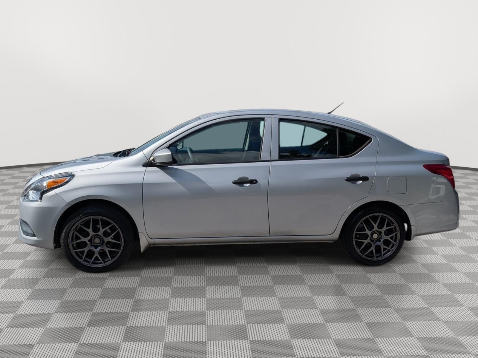 Used 2017 Nissan Versa S FWD image 2