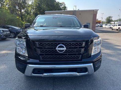 Used 2023 Nissan Titan SV RWD image 2