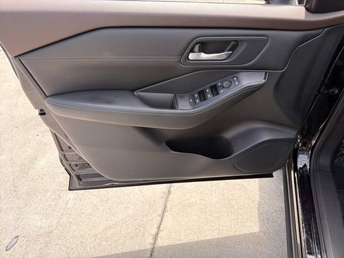 Used 2023 Nissan Rogue SV w/ SV Premium B Package FWD image 18