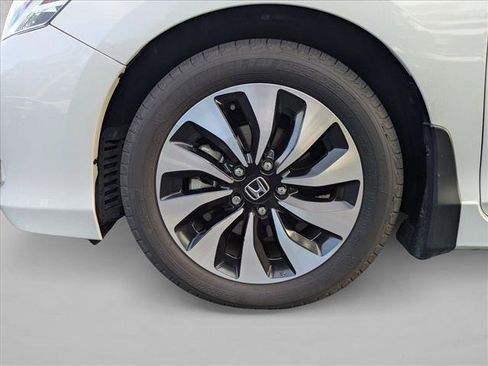 Used 2017 Honda Accord Touring image 13
