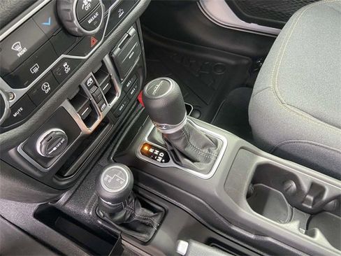 Used 2025 Jeep Gladiator Nighthawk image 24