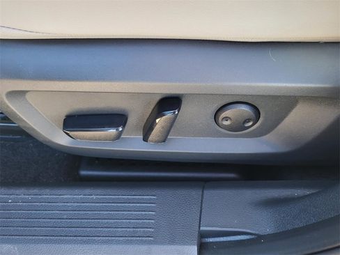 Used 2023 Nissan Rogue SL w/ SL Premium Package image 19