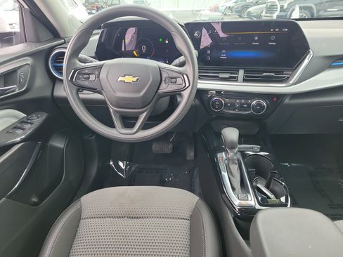 Used 2025 Chevrolet Trax LT image 10