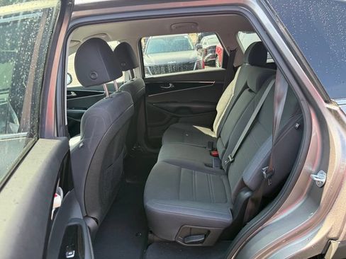 Used 2019 Kia Sorento AWD image 10