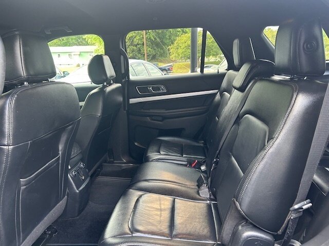 Used 2016 Ford Explorer XLT w/ Equipment Group 202A AWD/4WD image 26