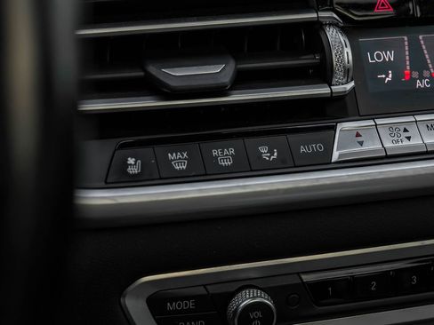 Used 2021 BMW X5 M50i image 23