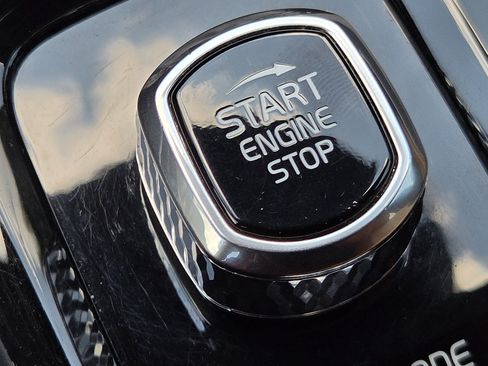 Used 2020 Volvo XC60 T5 Momentum FWD image 23