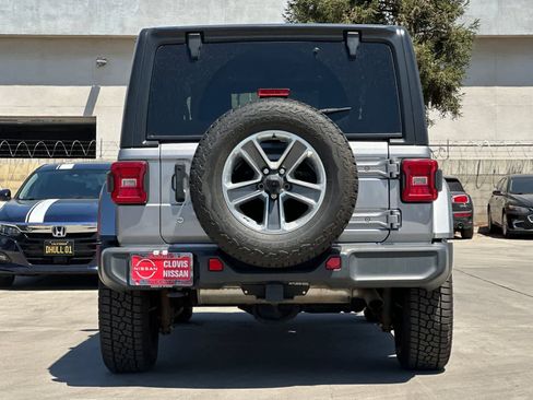 Used 2018 Jeep Wrangler Unlimited Sahara AWD/4WD image 8