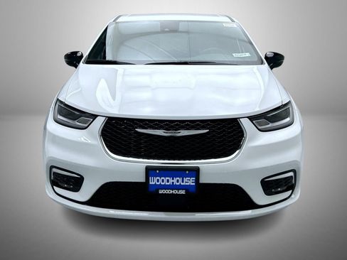 New 2026 Chrysler Pacifica Select AWD/4WD image 2