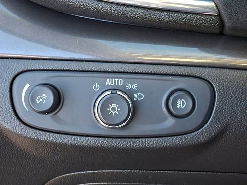 Certified 2019 Buick Encore Sport Touring AWD/4WD image 25