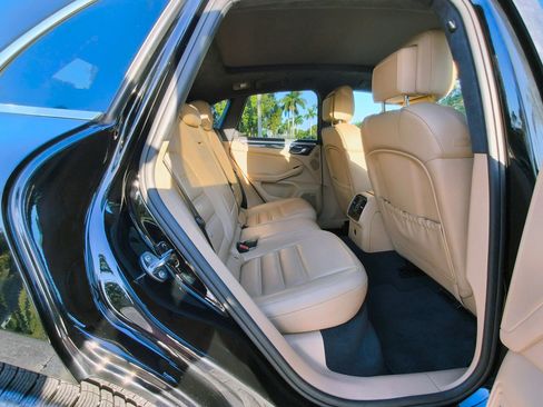 Used 2018 Porsche Macan Turbo image 31