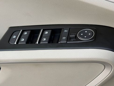 Used 2024 Kia Soul LX w/ Option Group 015 FWD image 16