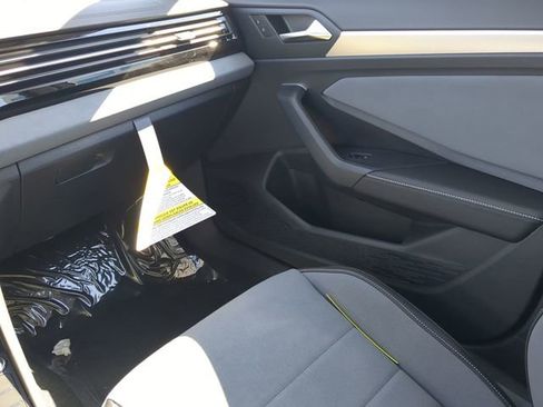 New 2026 Volkswagen Jetta SE FWD image 15