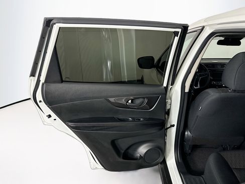 Used 2020 Nissan Rogue S image 24