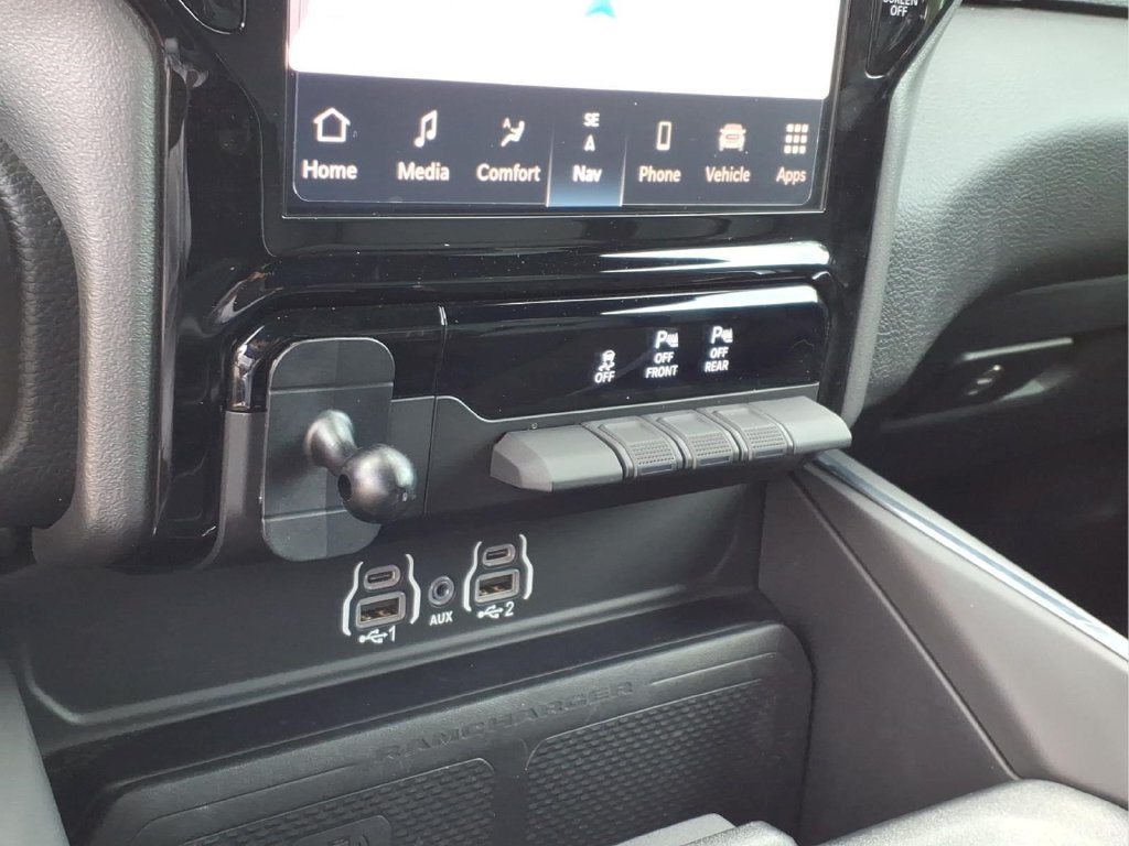 Used 2025 RAM 1500 Laramie w/ Sport Appearance Package AWD/4WD image 8