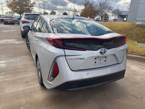 Used 2017 Toyota Prius Prime Advanced image 4