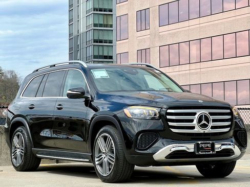 Certified 2026 Mercedes-Benz GLS 450 4MATIC image 1