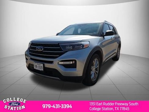 Used 2021 Ford Explorer XLT w/ Equipment Group 202A image 3