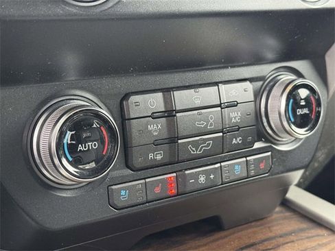 Used 2019 Ford F150 Lariat w/ Equipment Group 502A Luxury image 5