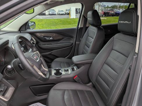 Used 2024 GMC Terrain Denali w/ Denali Premium Package AWD/4WD image 12