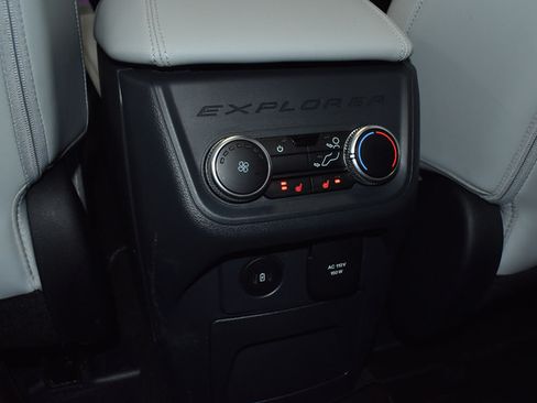 Used 2026 Ford Explorer Platinum w/ LUX Leather Package AWD/4WD image 22