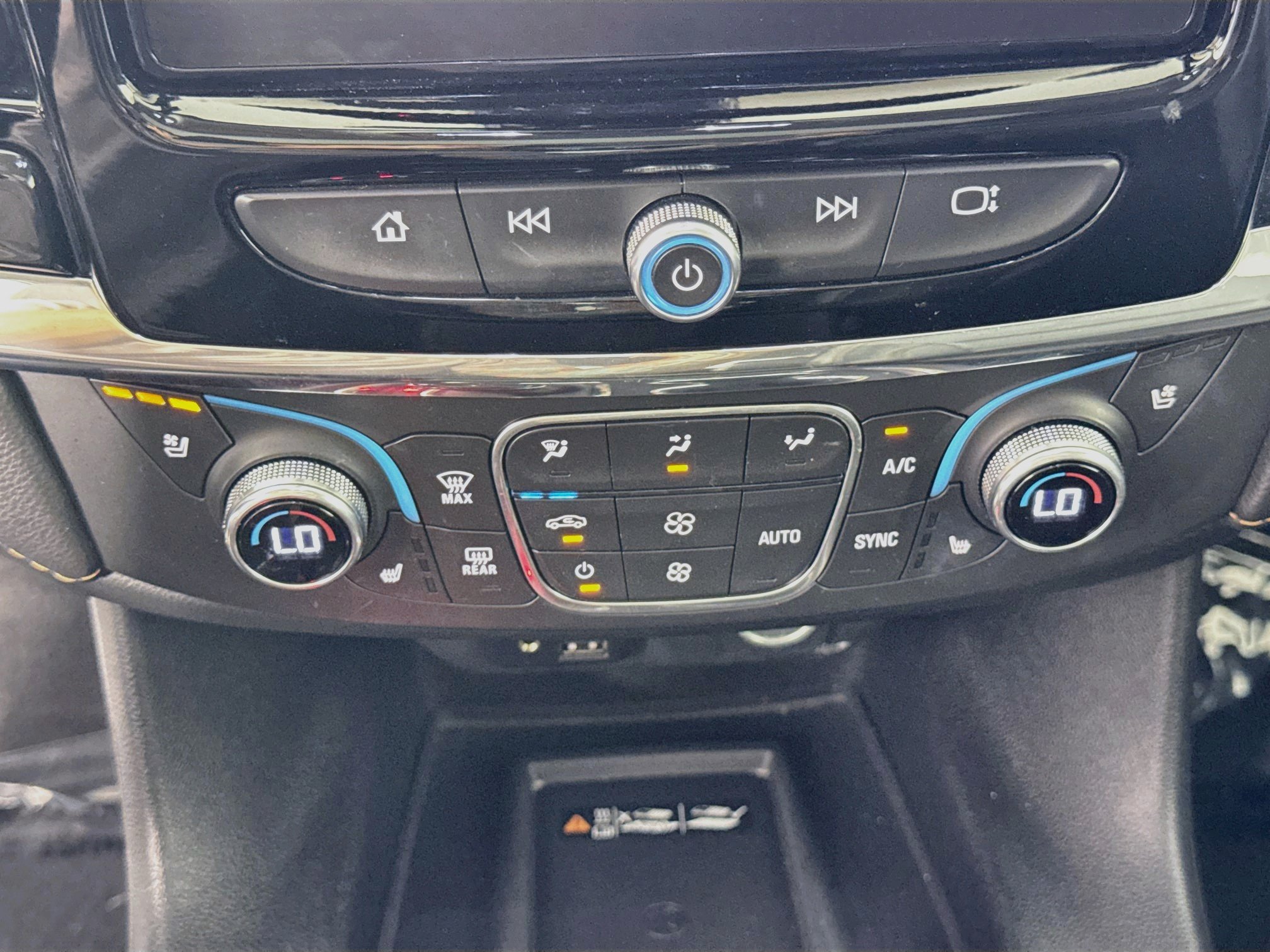 Used 2020 Chevrolet Traverse Premier w/ Redline Edition FWD image 18