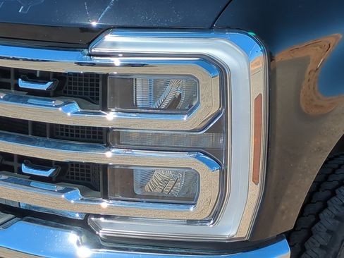 Used 2025 Ford F250 Lariat AWD/4WD image 12