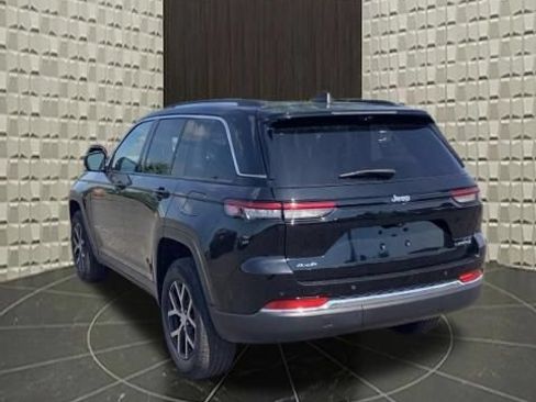 Certified 2023 Jeep Grand Cherokee Limited w/ Luxury Tech Group II AWD/4WD image 6