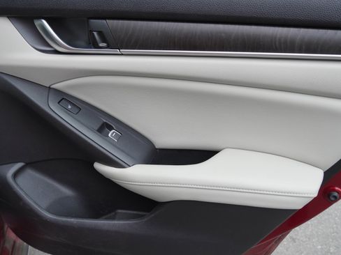 Used 2018 Honda Accord Touring image 29