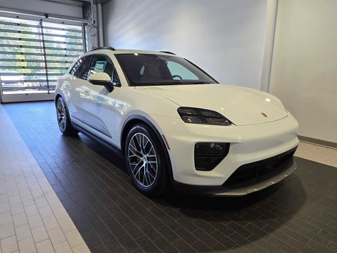 New 2025 Porsche Macan 4S Electric image 9