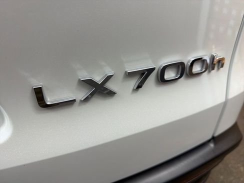 Used 2025 Lexus LX 700h Overtrail image 28