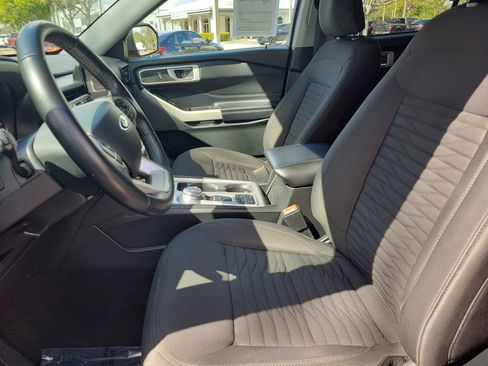 Used 2021 Ford Explorer XLT image 22