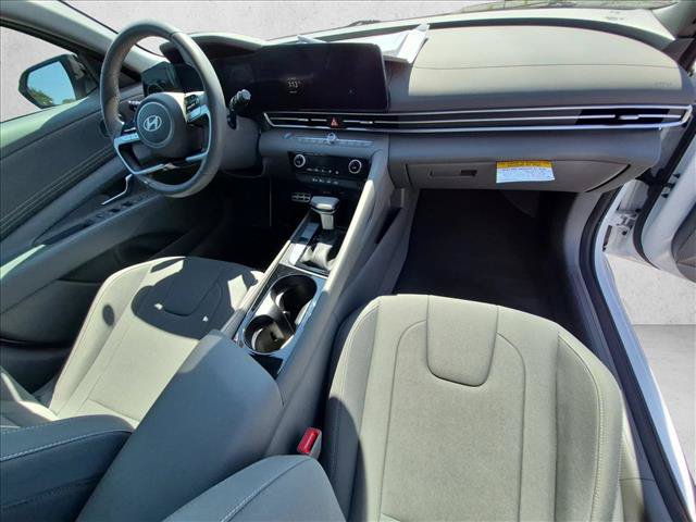Certified 2025 Hyundai Elantra SEL FWD image 21