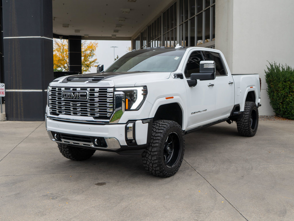 Certified 2024 GMC Sierra 3500 Denali w/ Technology Package AWD/4WD image 3
