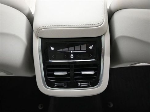 Used 2024 Volvo XC60 B5 Ultimate w/ Protection Package Premier image 34