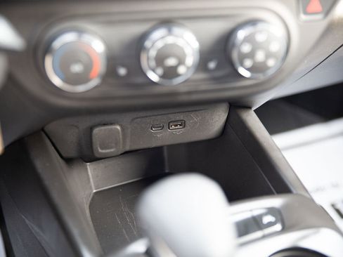 Certified 2024 Chevrolet Trax RS w/ Driver Confidence Package image 16