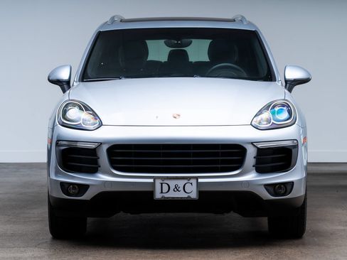 Used 2016 Porsche Cayenne AWD/4WD image 2