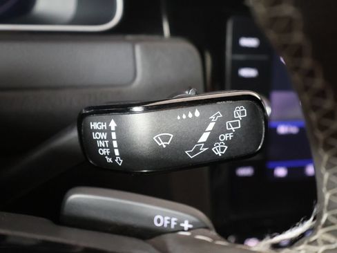 Used 2019 Volkswagen Golf R 4-Door AWD/4WD image 40